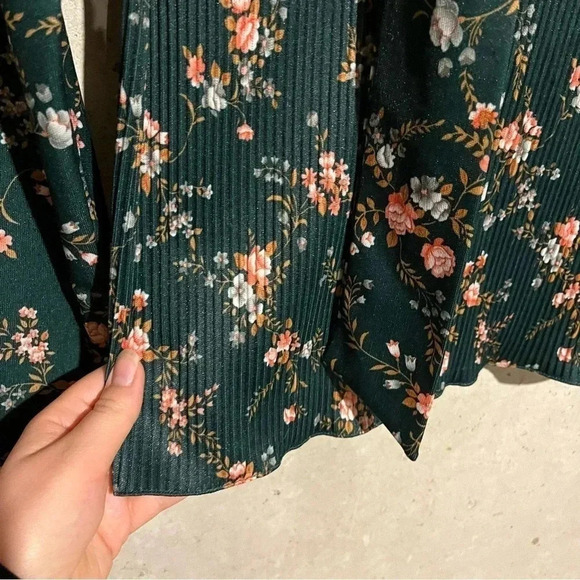 Vintage SEARS Green Floral Bow Tie Front Blouse Top ~ Size S - Picture 4 of 8
